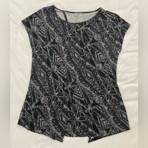 Women’s Gaiam Workout Top. Black Abstract Geometric Print. Size Medium